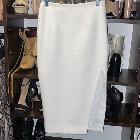 Ivory skirt w/ spilt - Picture 2 of 5